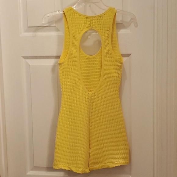 🚩SOLD🚩NWT Zara Women's Medium Yellow Cutout Textured Jumpsuit Romper - Picture 2 of 2